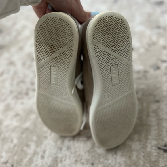 Old Navy Tan and White Sneakers Size 9 - Picture 4 of 4